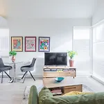 Luxurious City Centre Apartment With Balcony